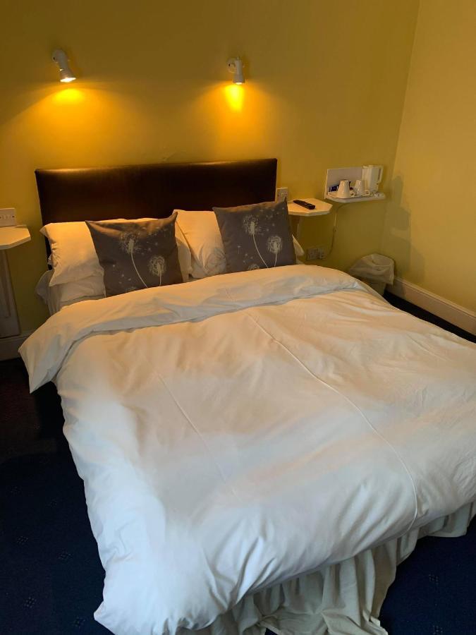 Ye Olde White Harte Hotel Burnham-on-Crouch Стая снимка