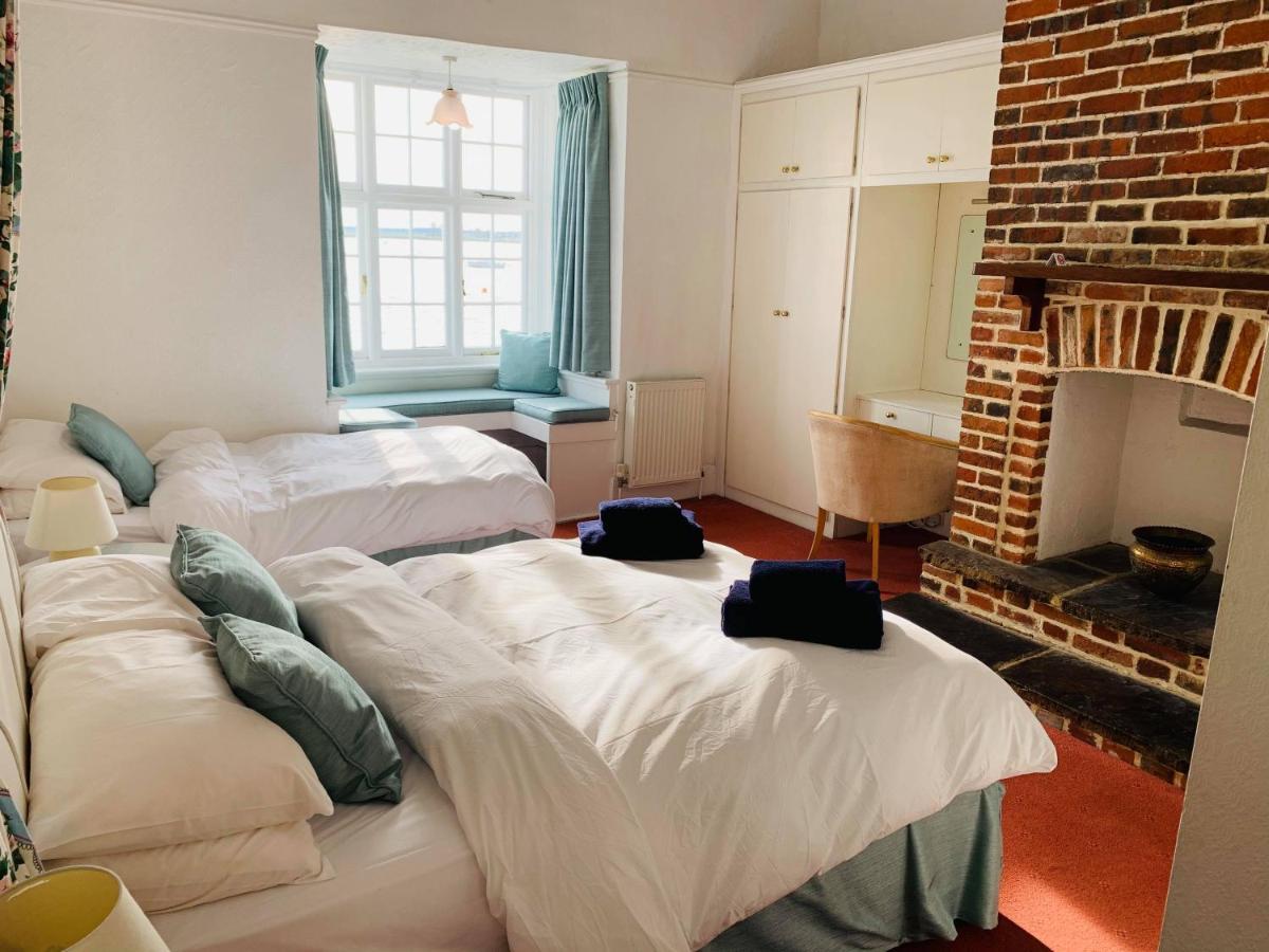 Ye Olde White Harte Hotel Burnham-on-Crouch Стая снимка