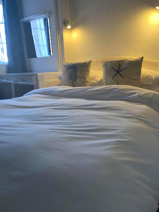 Ye Olde White Harte Hotel Burnham-on-Crouch Екстериор снимка