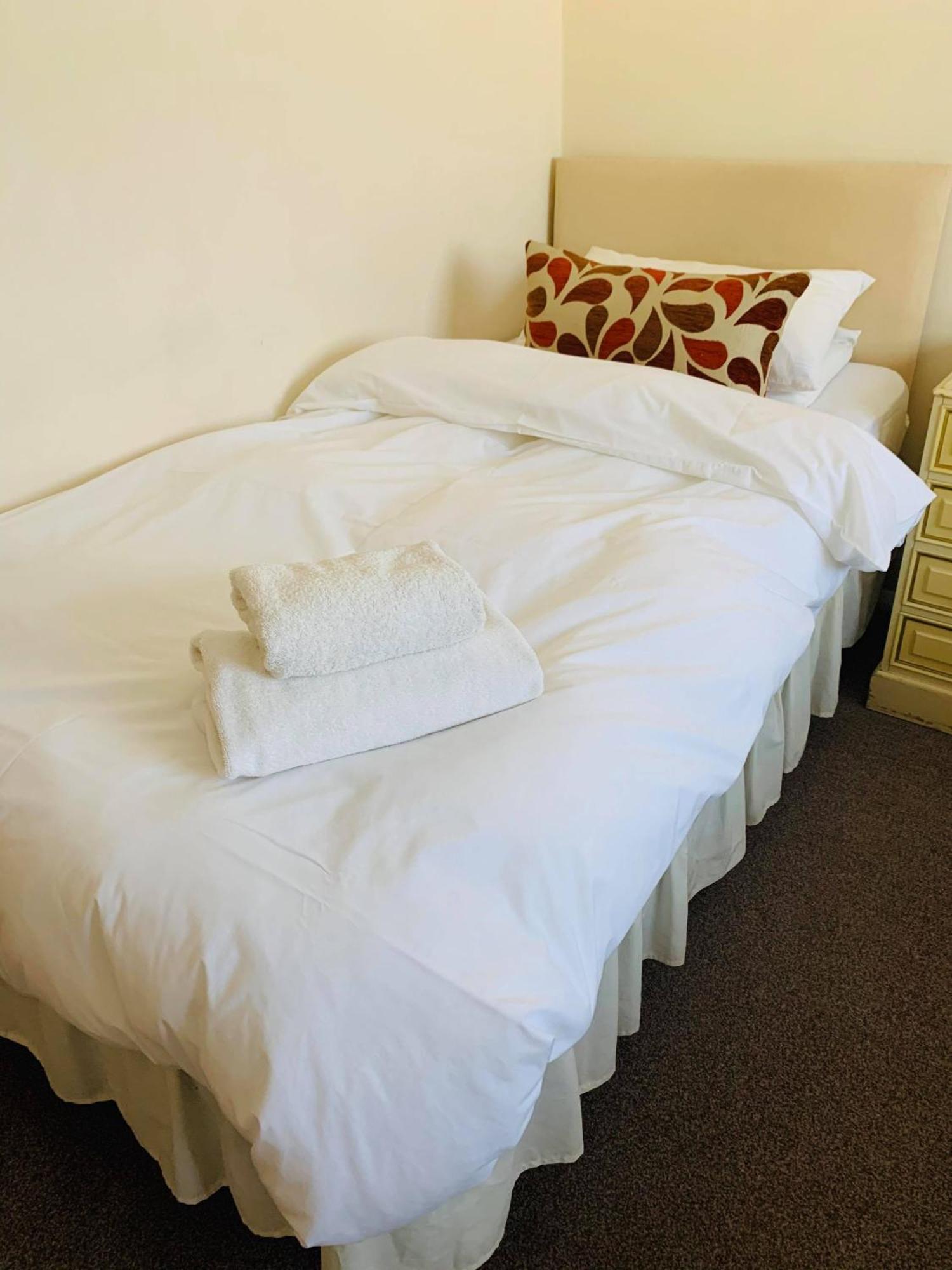 Ye Olde White Harte Hotel Burnham-on-Crouch Стая снимка