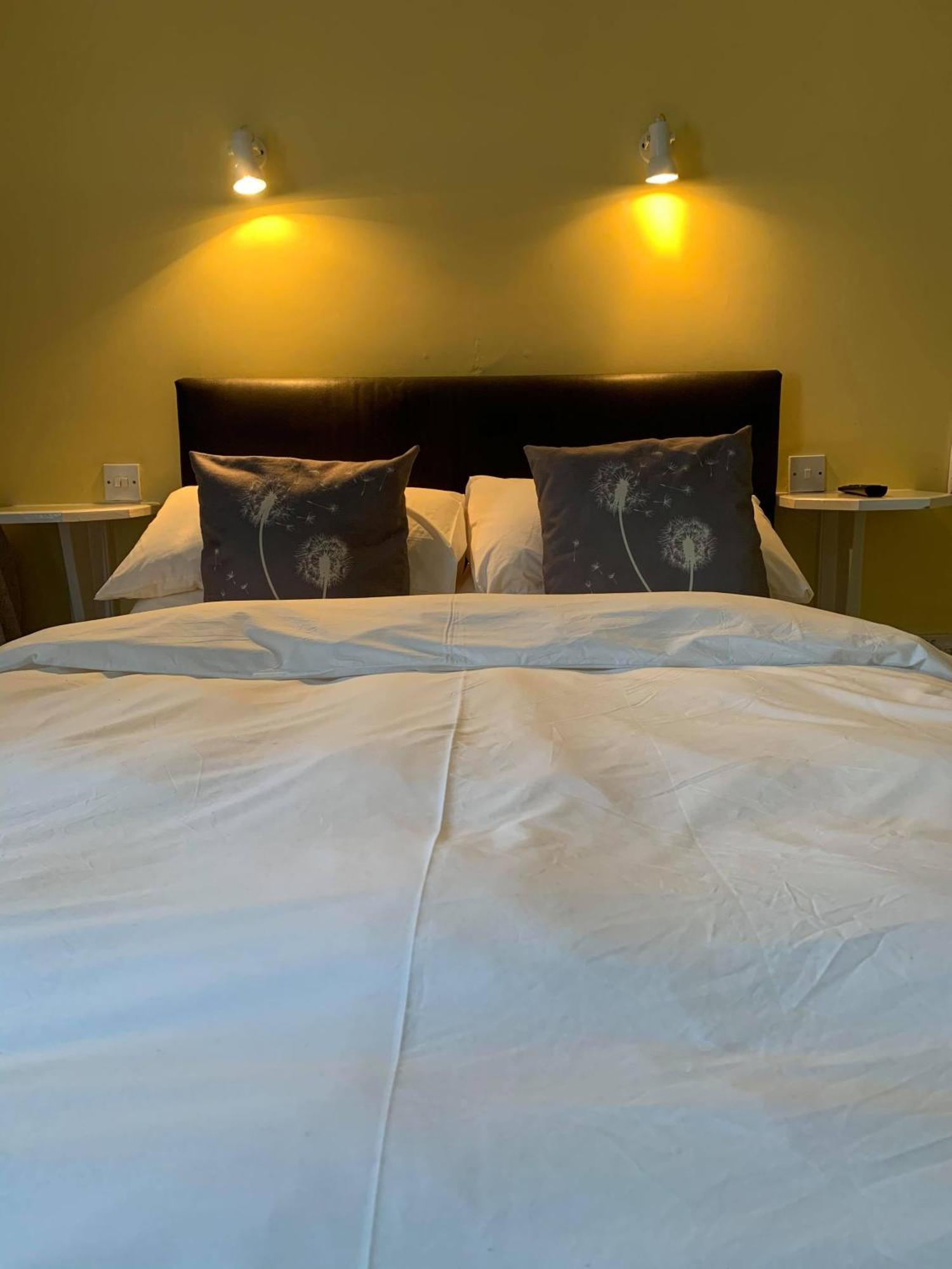 Ye Olde White Harte Hotel Burnham-on-Crouch Стая снимка