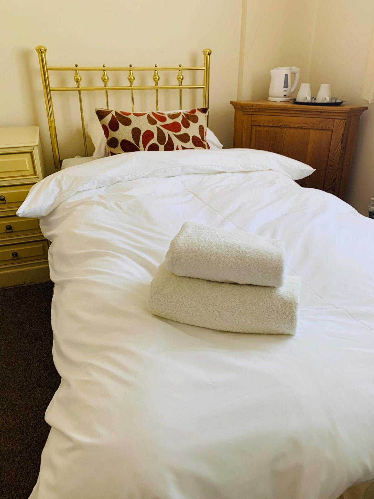 Ye Olde White Harte Hotel Burnham-on-Crouch Стая снимка