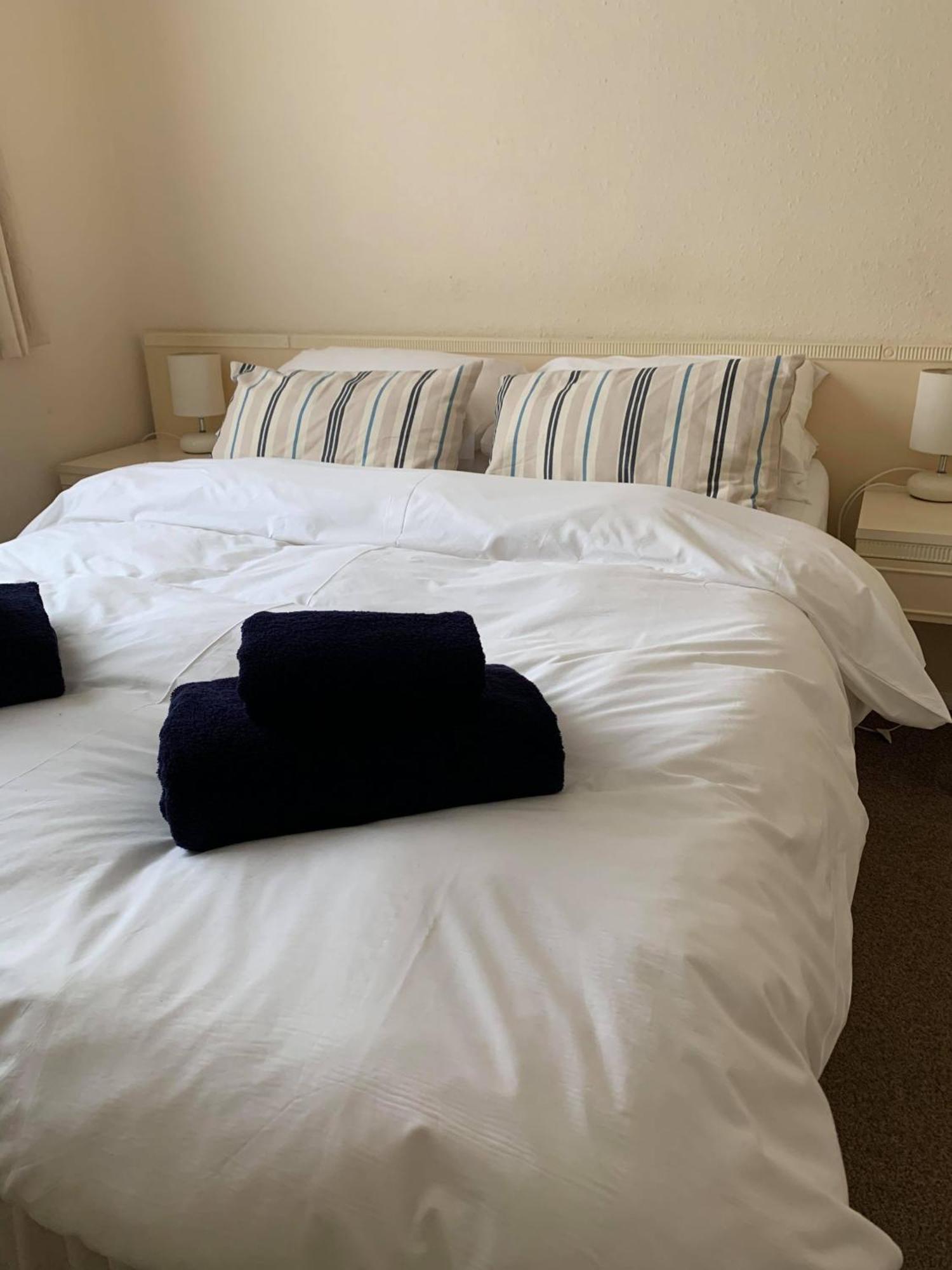 Ye Olde White Harte Hotel Burnham-on-Crouch Стая снимка