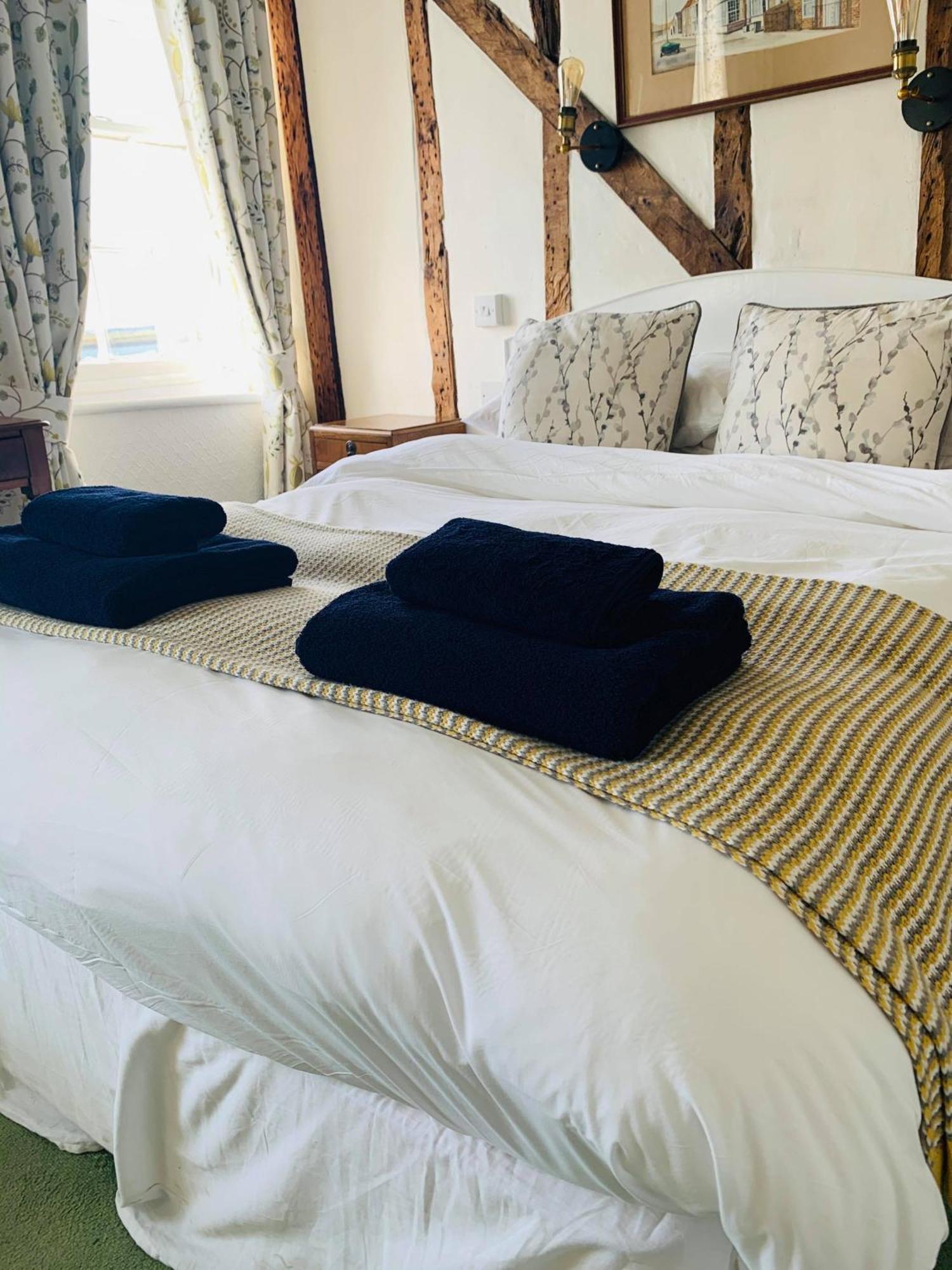 Ye Olde White Harte Hotel Burnham-on-Crouch Стая снимка
