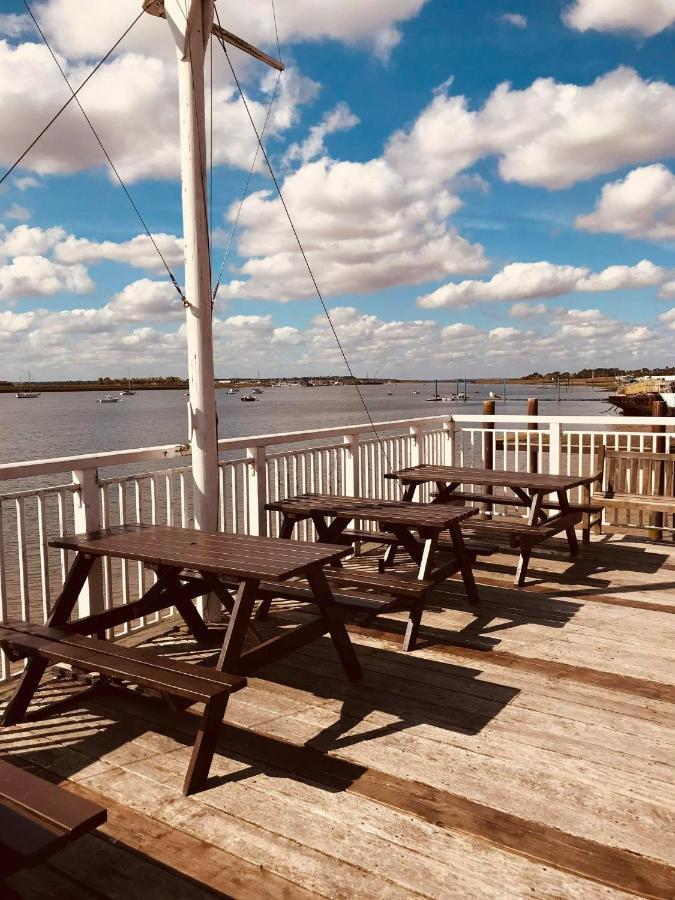 Ye Olde White Harte Hotel Burnham-on-Crouch Екстериор снимка